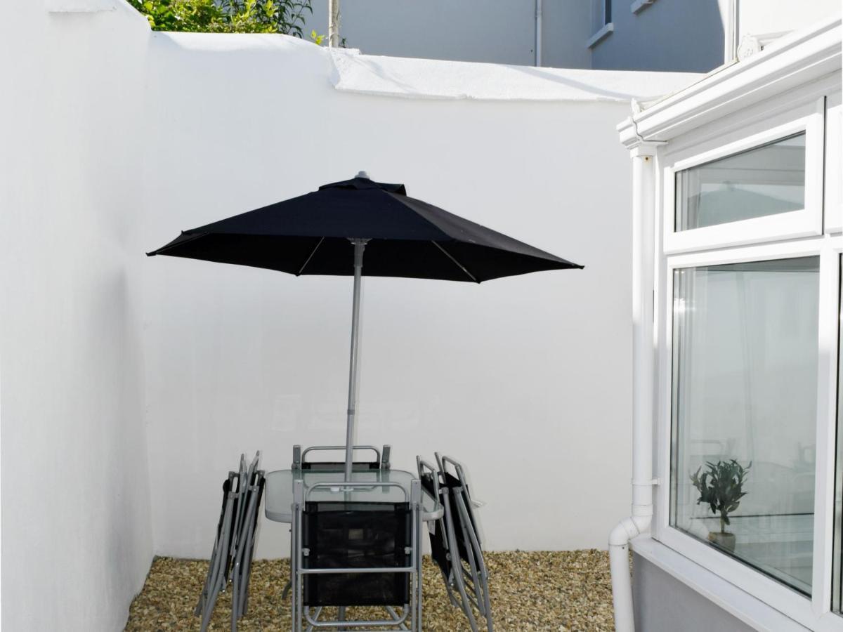 One Caprera Guest House Plymouth Esterno foto
